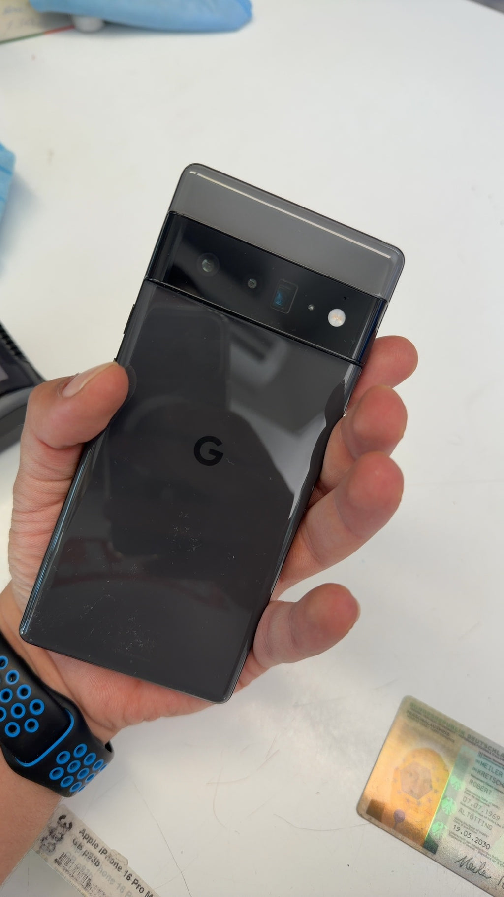 Google Pixel 6 Smartphone in Schwarz