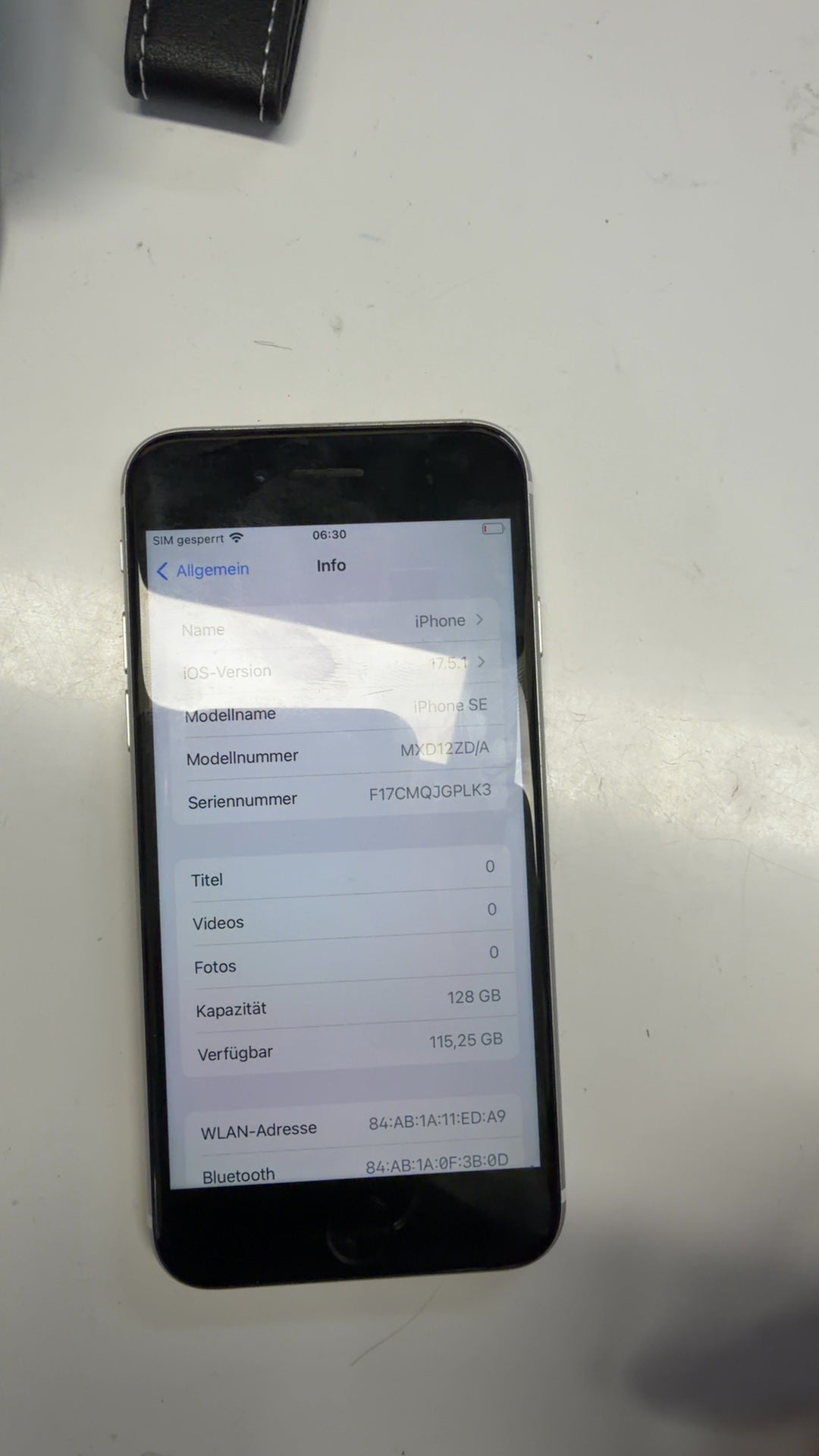 Apple iPhone SE 128GB iPhone SE (2020)