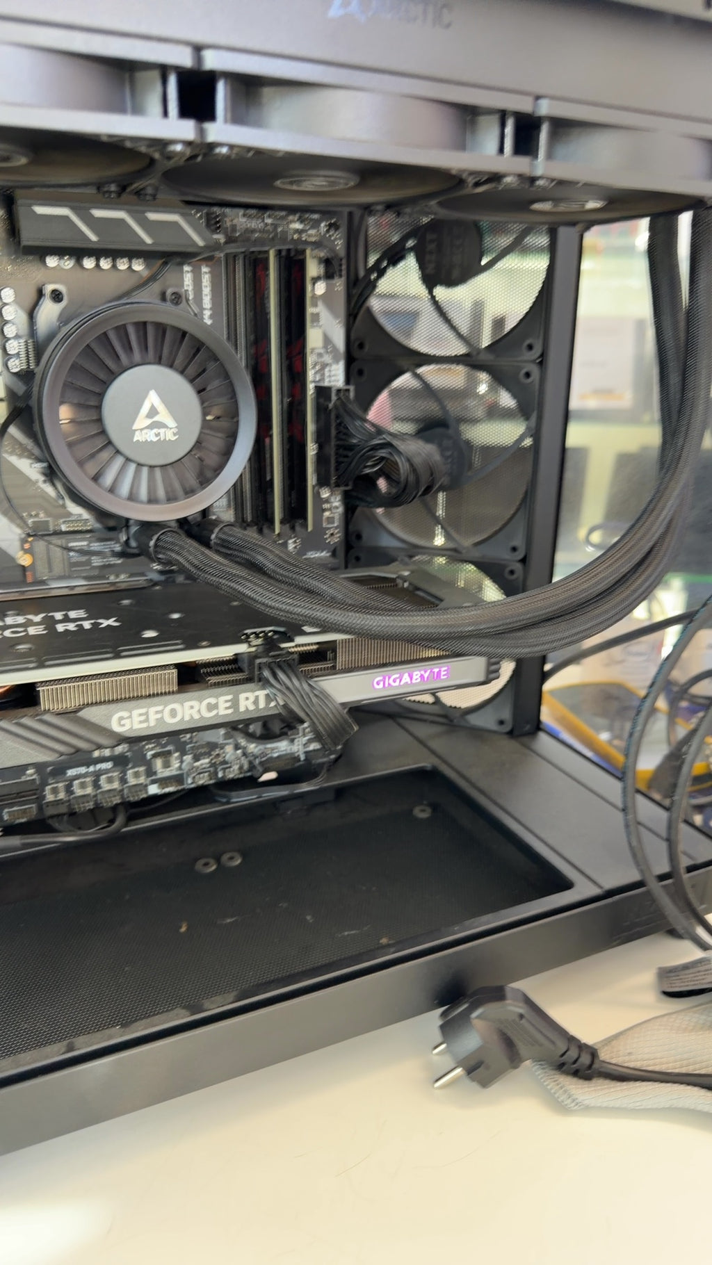 pc gaming 4060 8gb 32gb AMD 5800x m.2 1tb