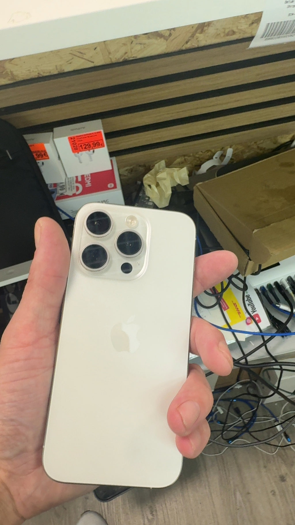 APPLE IPHONE 15 PRO 256GB TITAN WEISS B80P