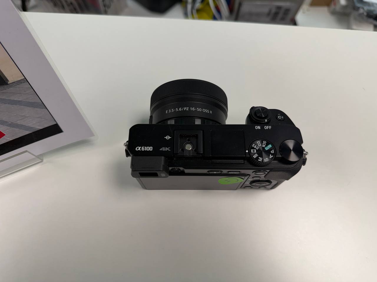 Sony Alpha a6100 Mirrorless Kamera mit 16-50mm Objektiv