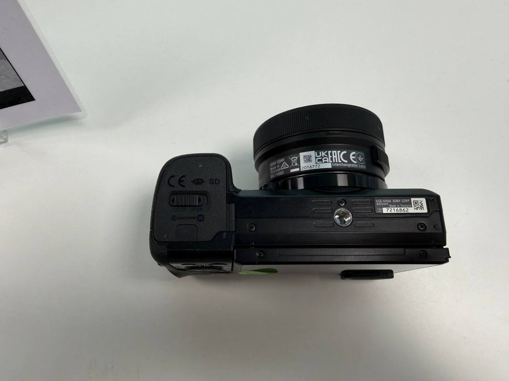 Sony Alpha a6100 Mirrorless Kamera mit 16-50mm Objektiv
