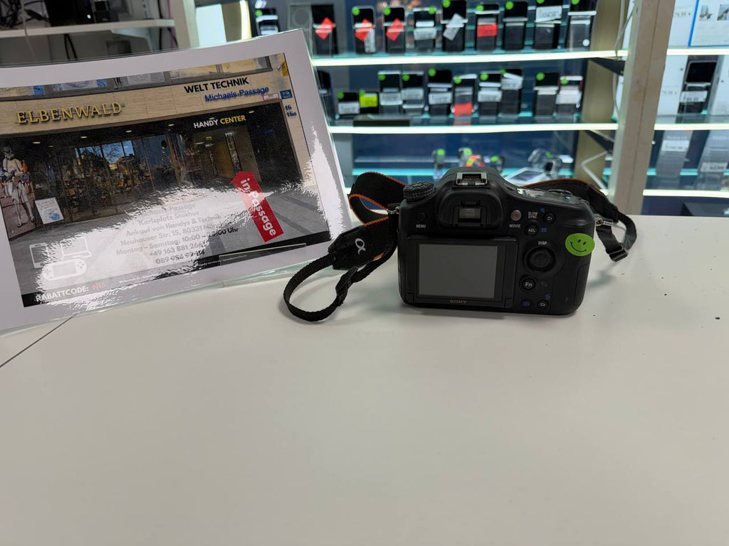 Sony Alpha α68 DSLR mit 18-55mm Objektiv