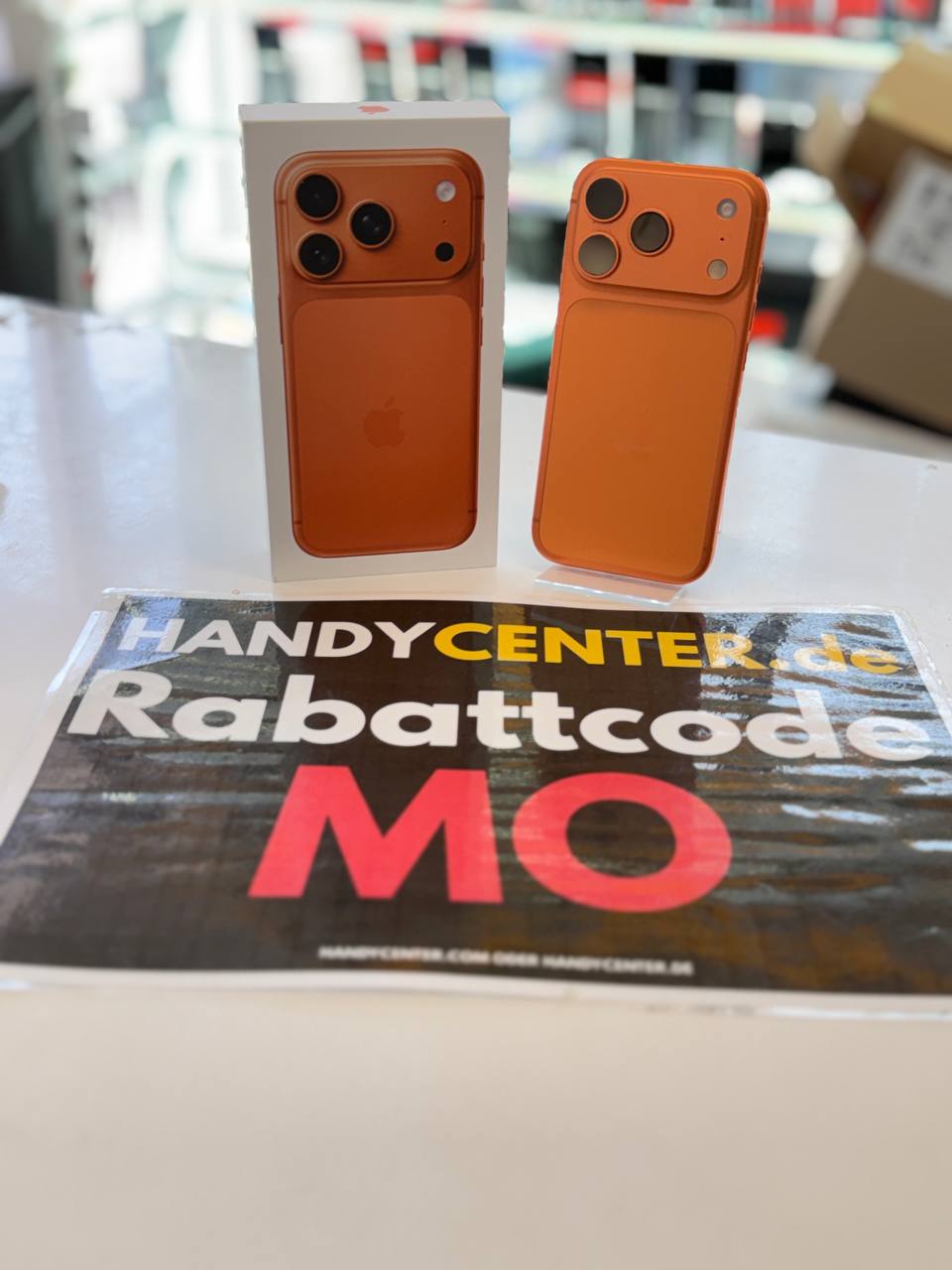 Apple iPhone 13 Pro, Orange mit Lederrücken Hauptbild