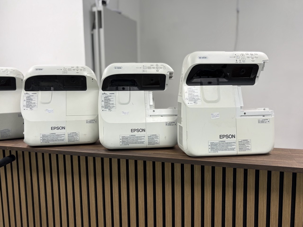 Epson EB-485W Beamer – LCD Projektor