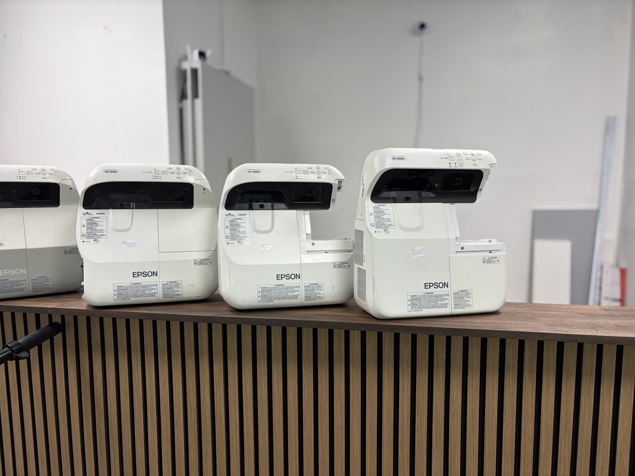 Epson EB-485W Beamer – LCD Projektor