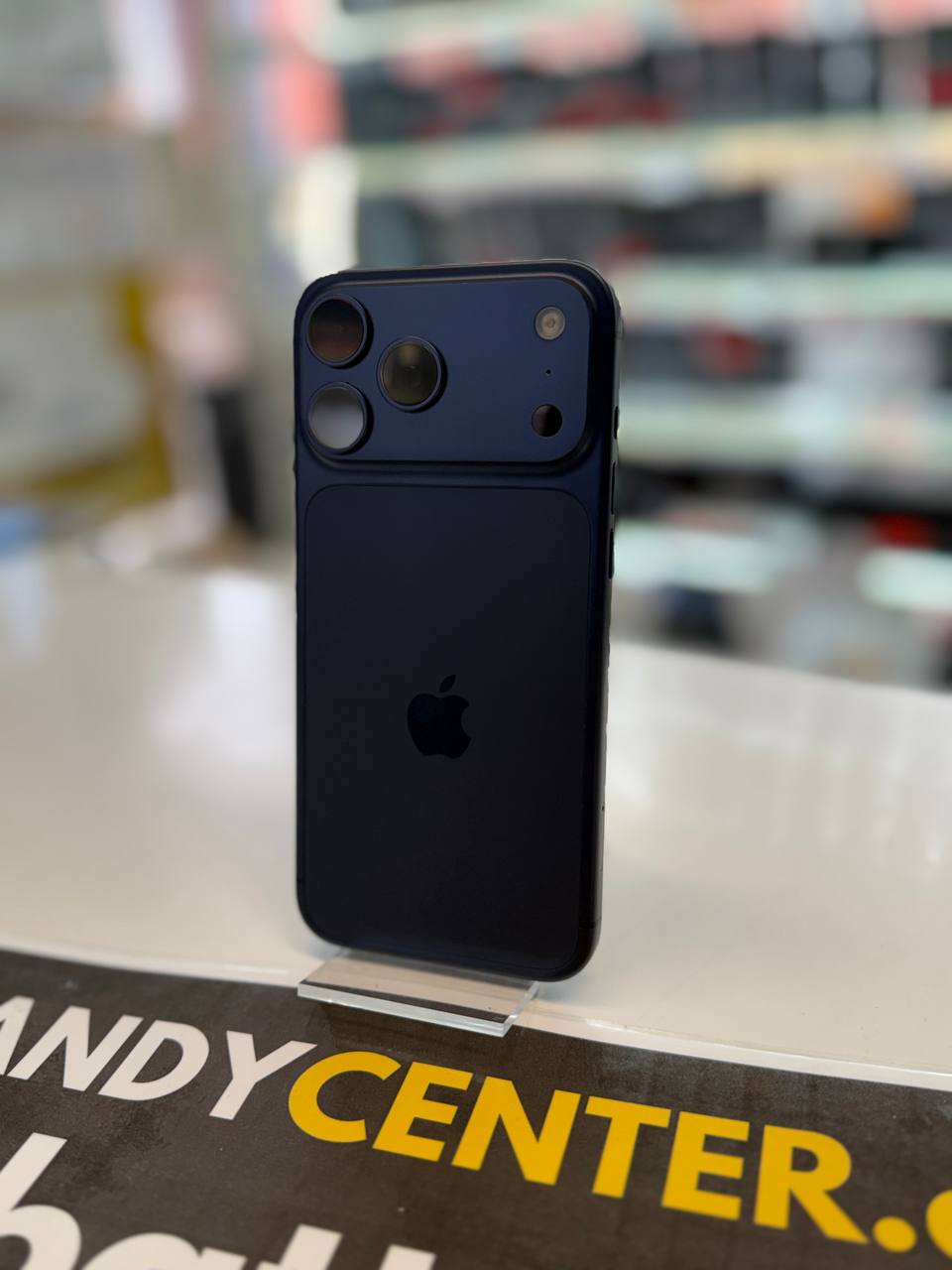 Apple iPhone Pro Serie, Midnight Black, Triple-Kamera Zweitbild