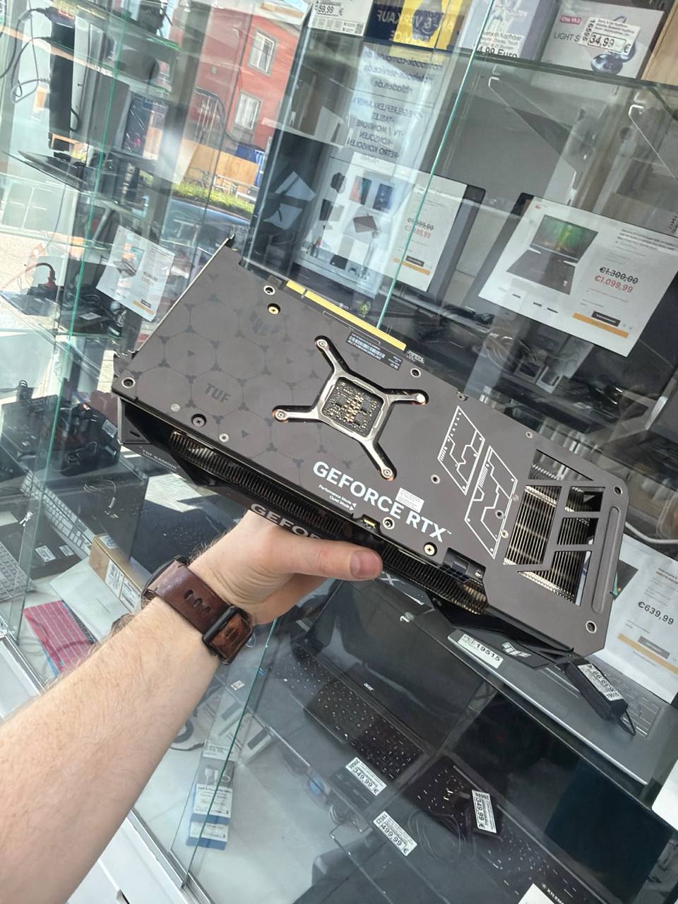 ASUS TUF Gaming RTX 4070 Grafikkarte Zweitbild