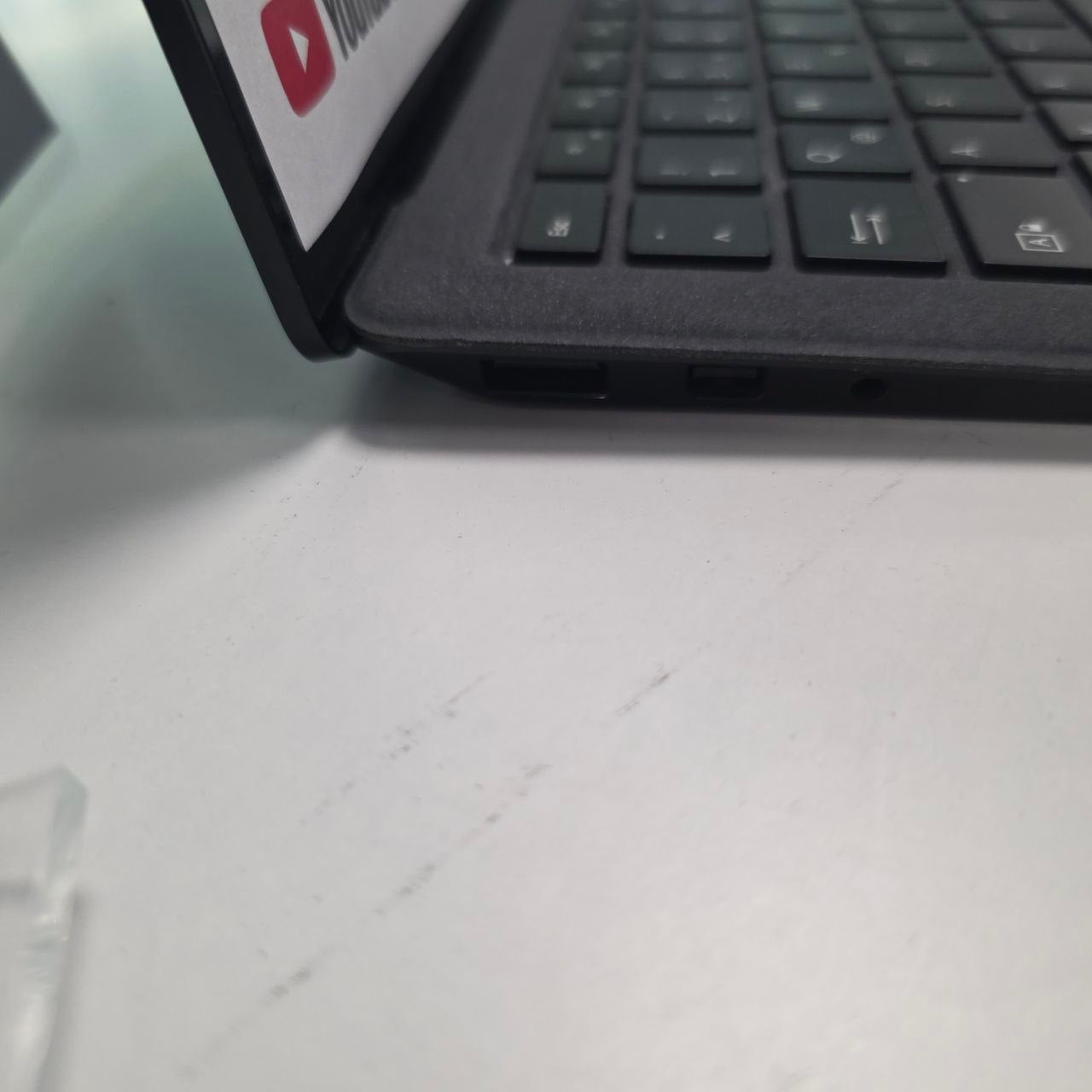 Microsoft Surface Laptop 2 mit Windows 11 Home