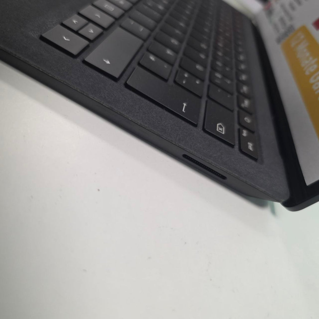 Microsoft Surface Laptop 2 mit Windows 11 Home