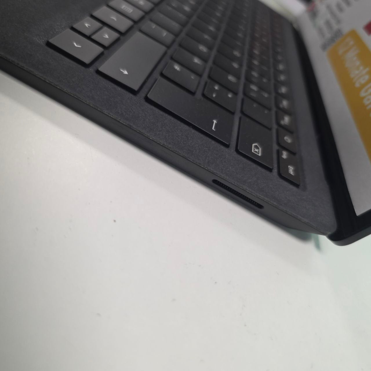 Microsoft Surface Laptop 2 mit Windows 11 Home