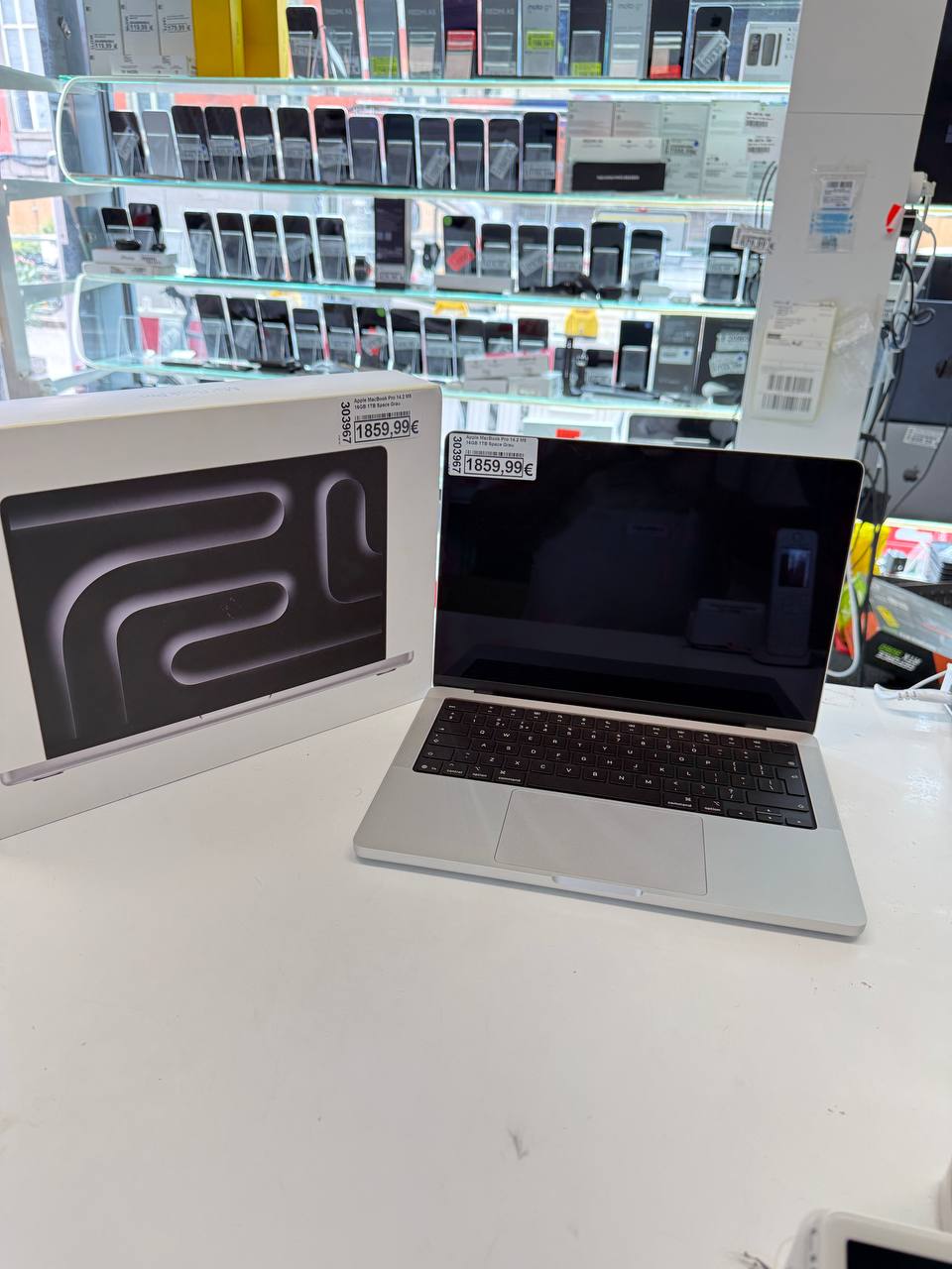 Apple MacBook Pro 14" M3, 16GB RAM, 1TB SSD Space Gray