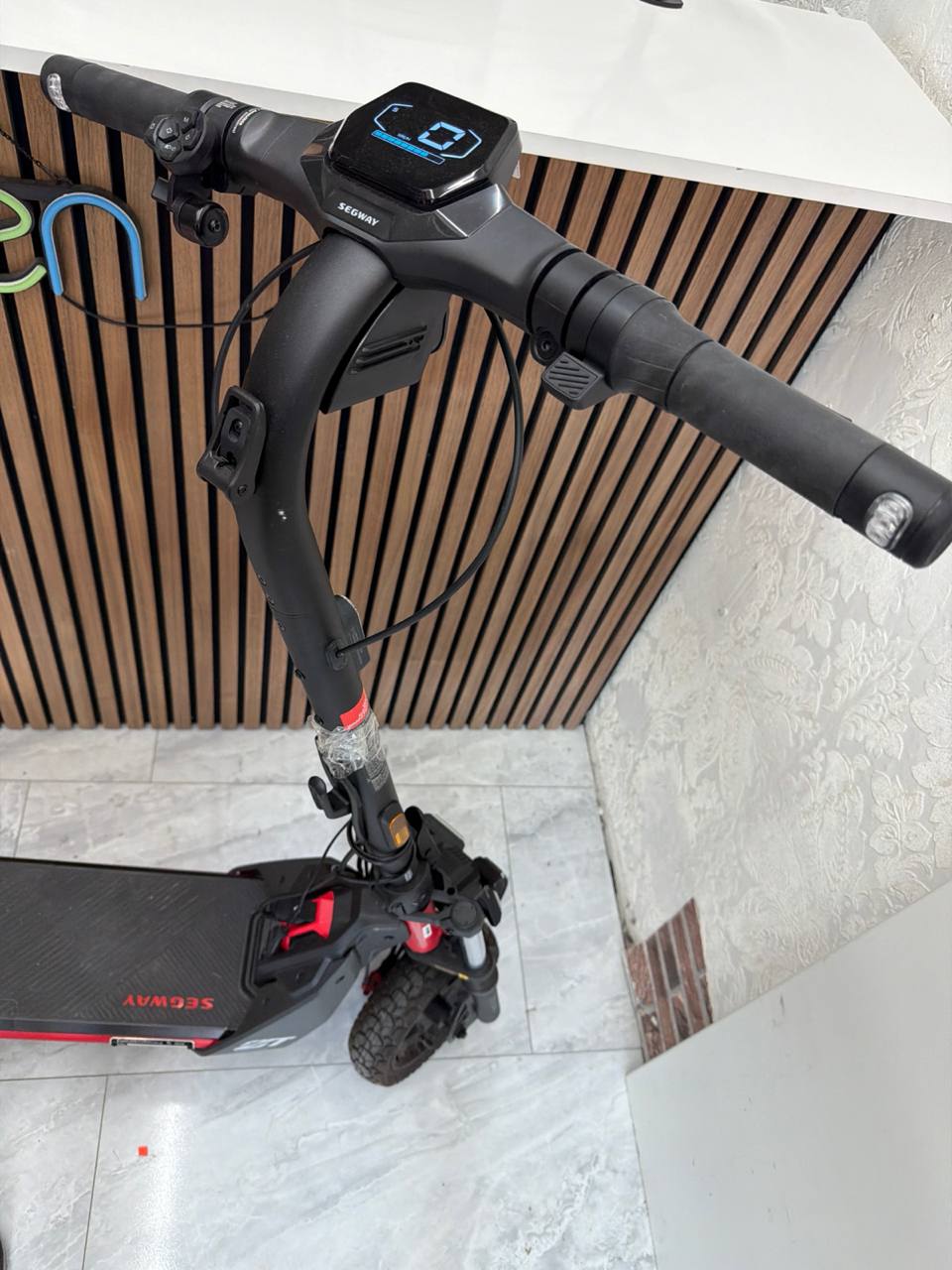 Segway Ninebot E-Scooter, elektrischer Roller mit Dual-Motor