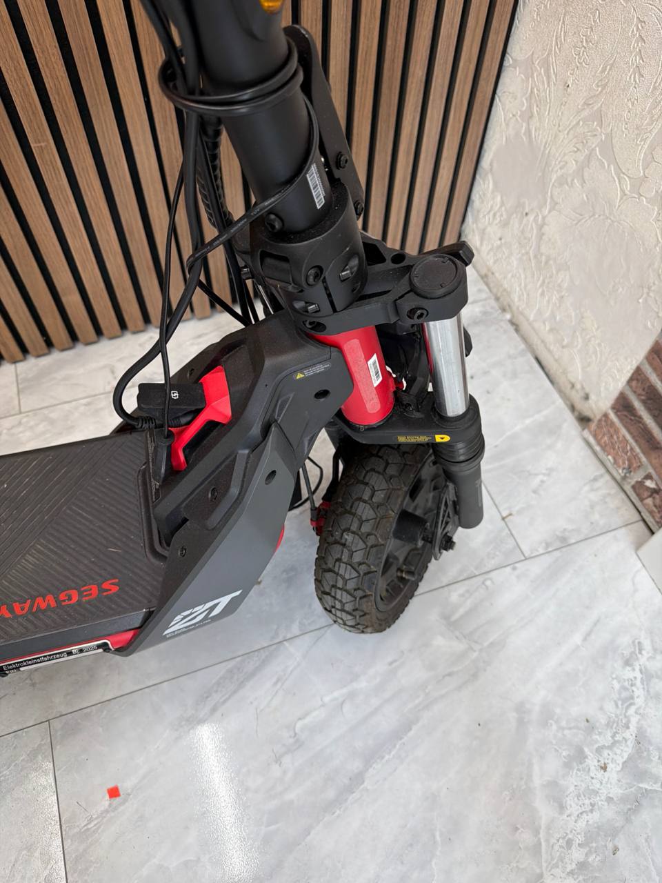 Segway Ninebot E-Scooter, elektrischer Roller mit Dual-Motor
