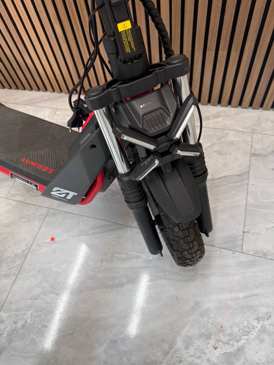 Segway Ninebot E-Scooter, elektrischer Roller mit Dual-Motor