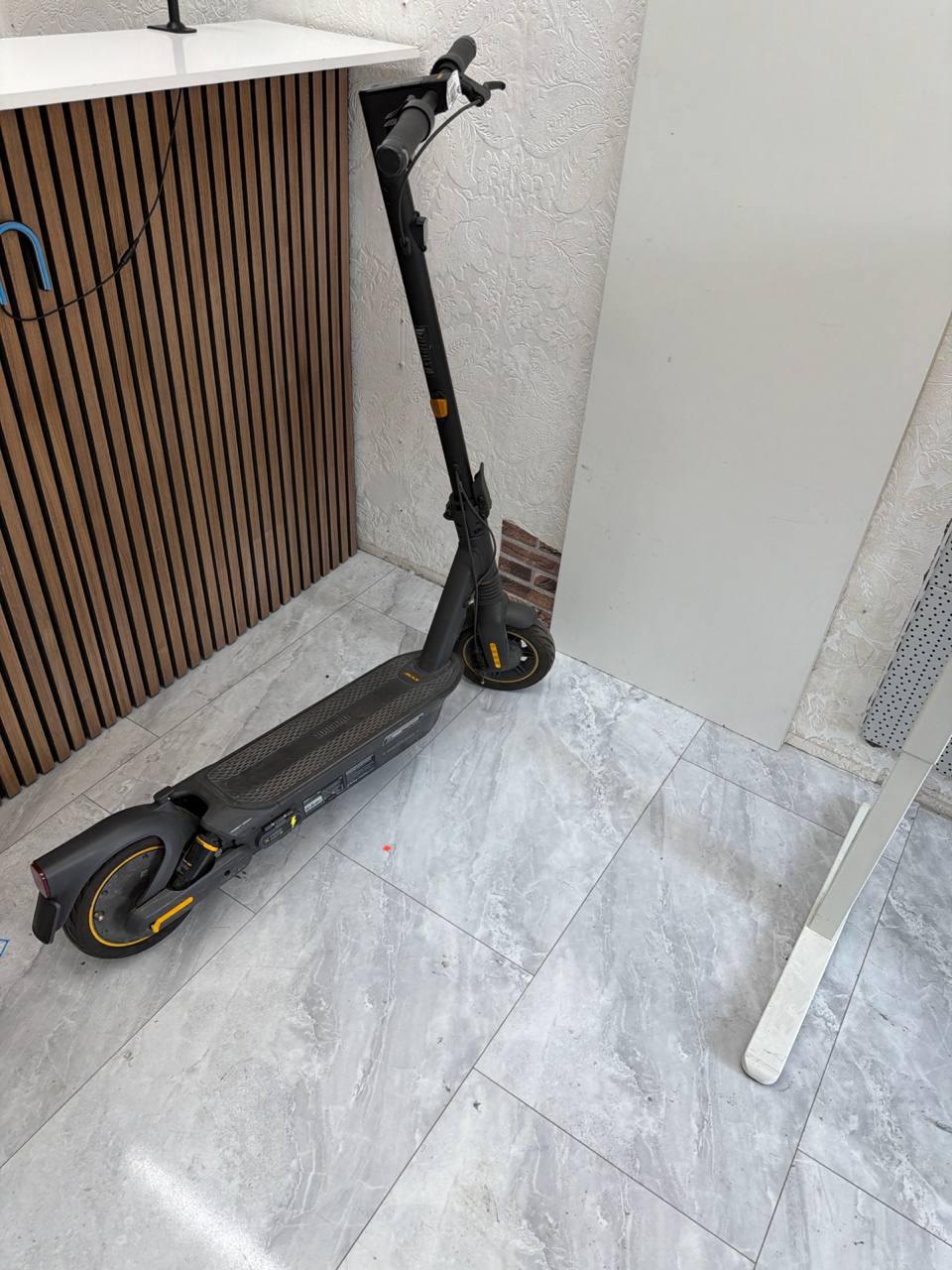 Ninebot Kick Scooter Max G2 – E-Scooter schwarz/orange
