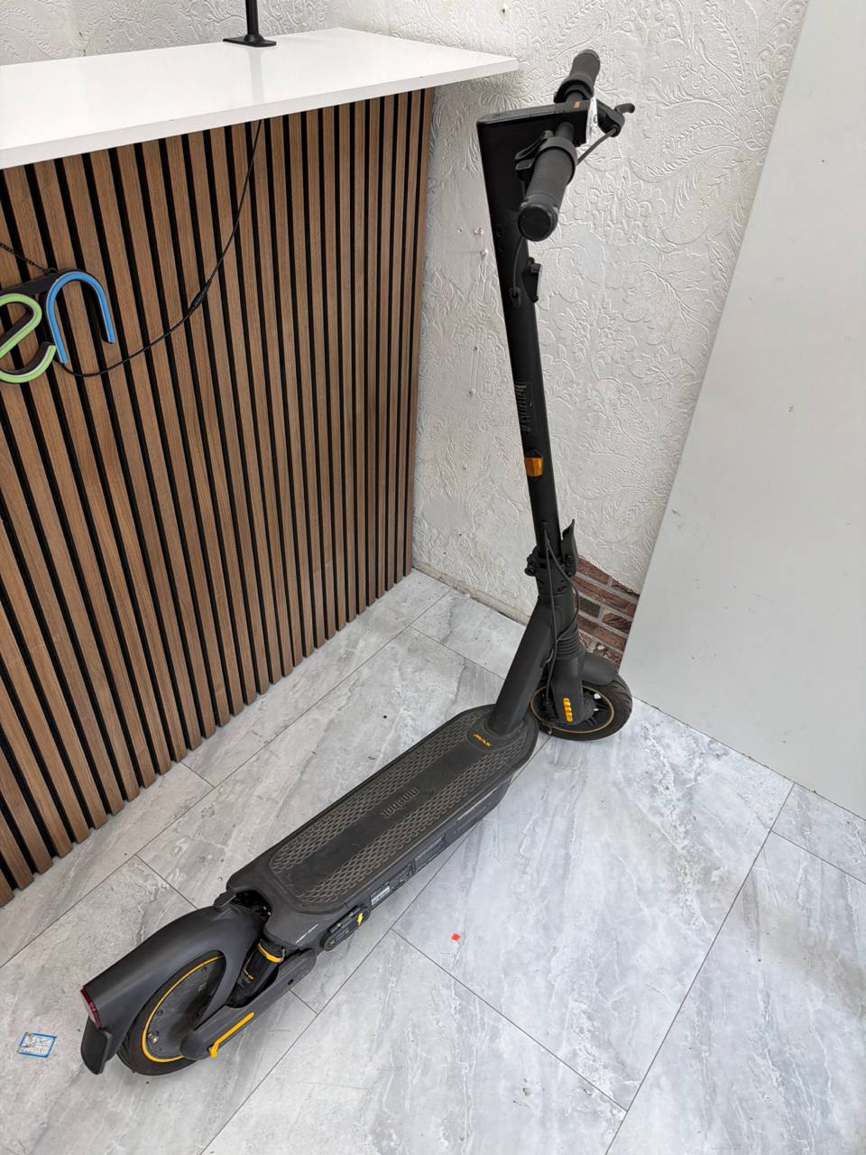 Ninebot Kick Scooter Max G2 – E-Scooter schwarz/orange