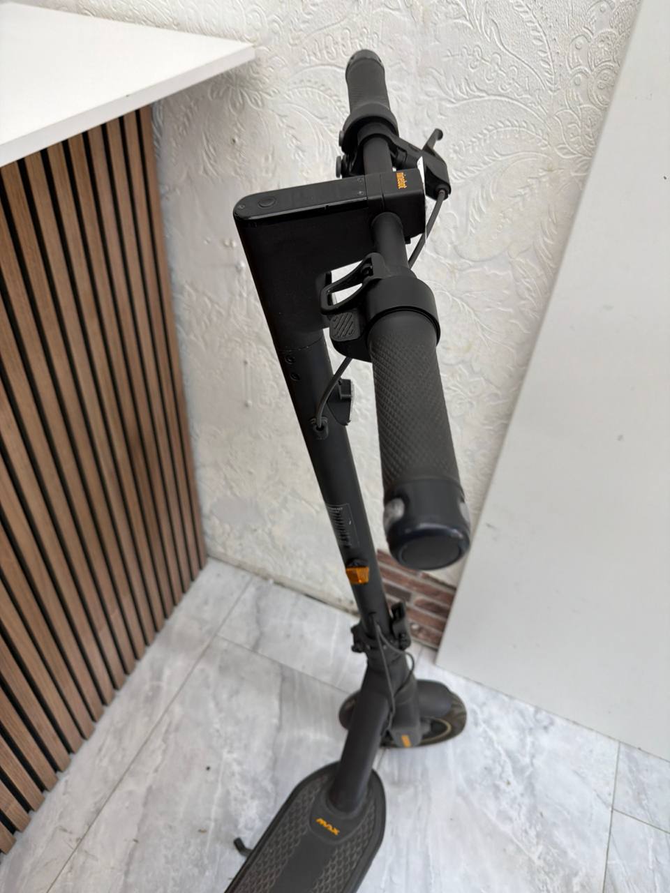 Ninebot Kick Scooter Max G2 – E-Scooter schwarz/orange