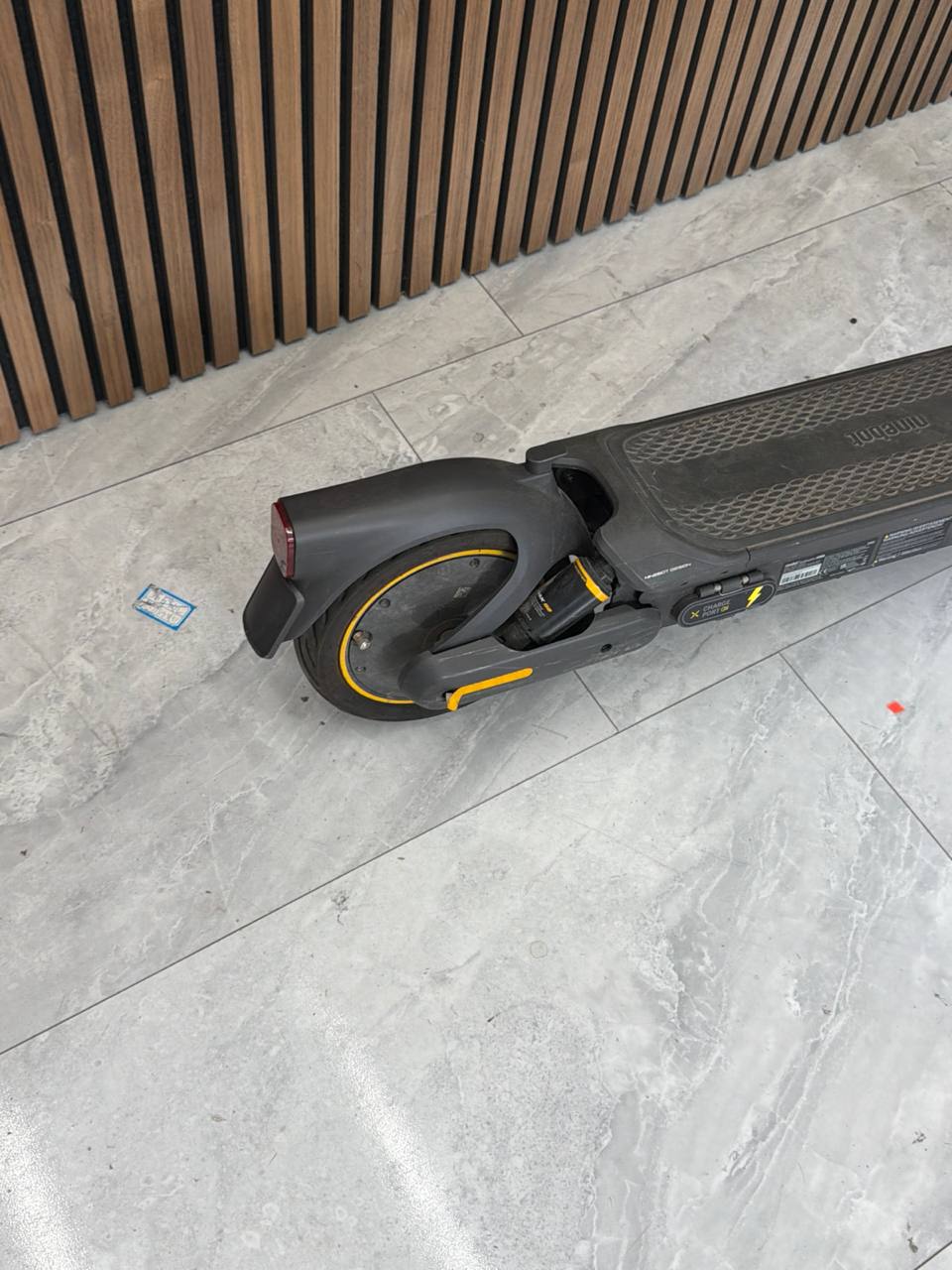 Ninebot Kick Scooter Max G2 – E-Scooter schwarz/orange