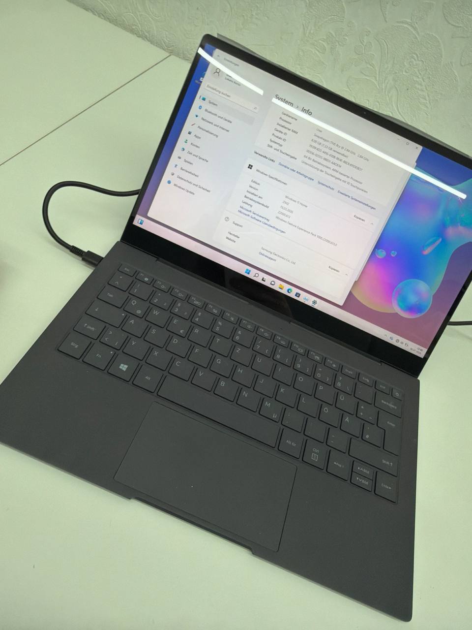 Samsung Galaxy Book S Touchscreen LTE Qualcomm Snapdragon 8cx, 4x 2.84GHz + 4x 1.80GHz 8 GB Ram 256GB SSD microSD (ARM C