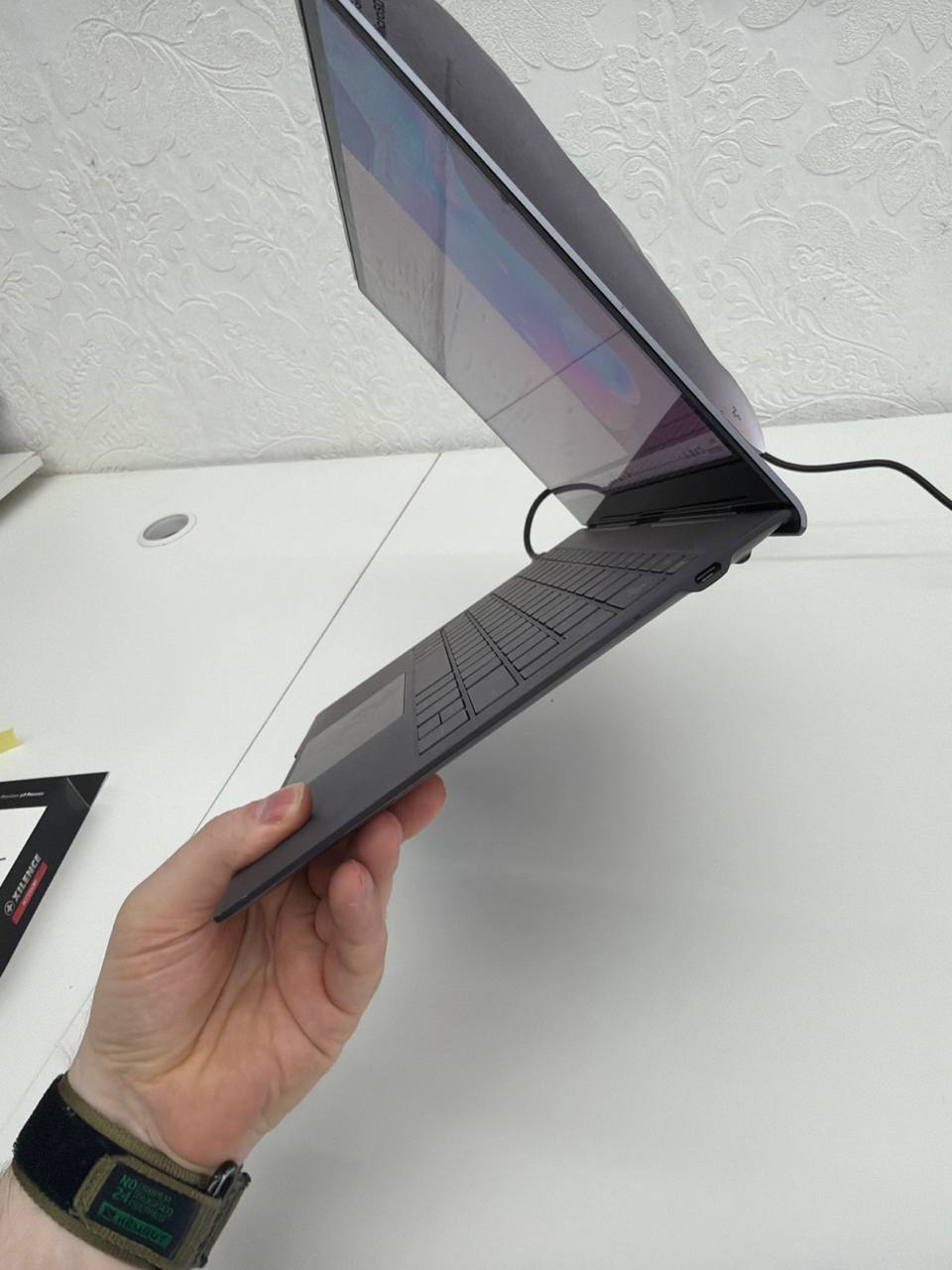Samsung Galaxy Book S Touchscreen LTE Qualcomm Snapdragon 8cx, 4x 2.84GHz + 4x 1.80GHz 8 GB Ram 256GB SSD microSD (ARM C