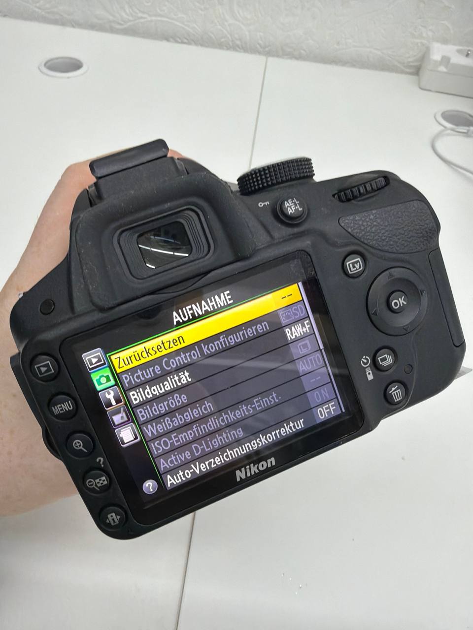 Nikon D3200 Kit mit AF-S DX NIKKOR 18-105mm VR