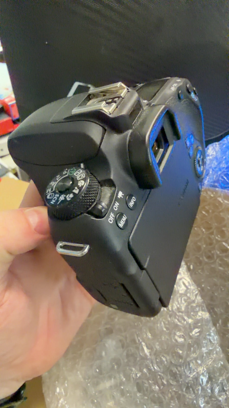 Canon EOS 77D mit EF-S 18-135mm IS USM Kit