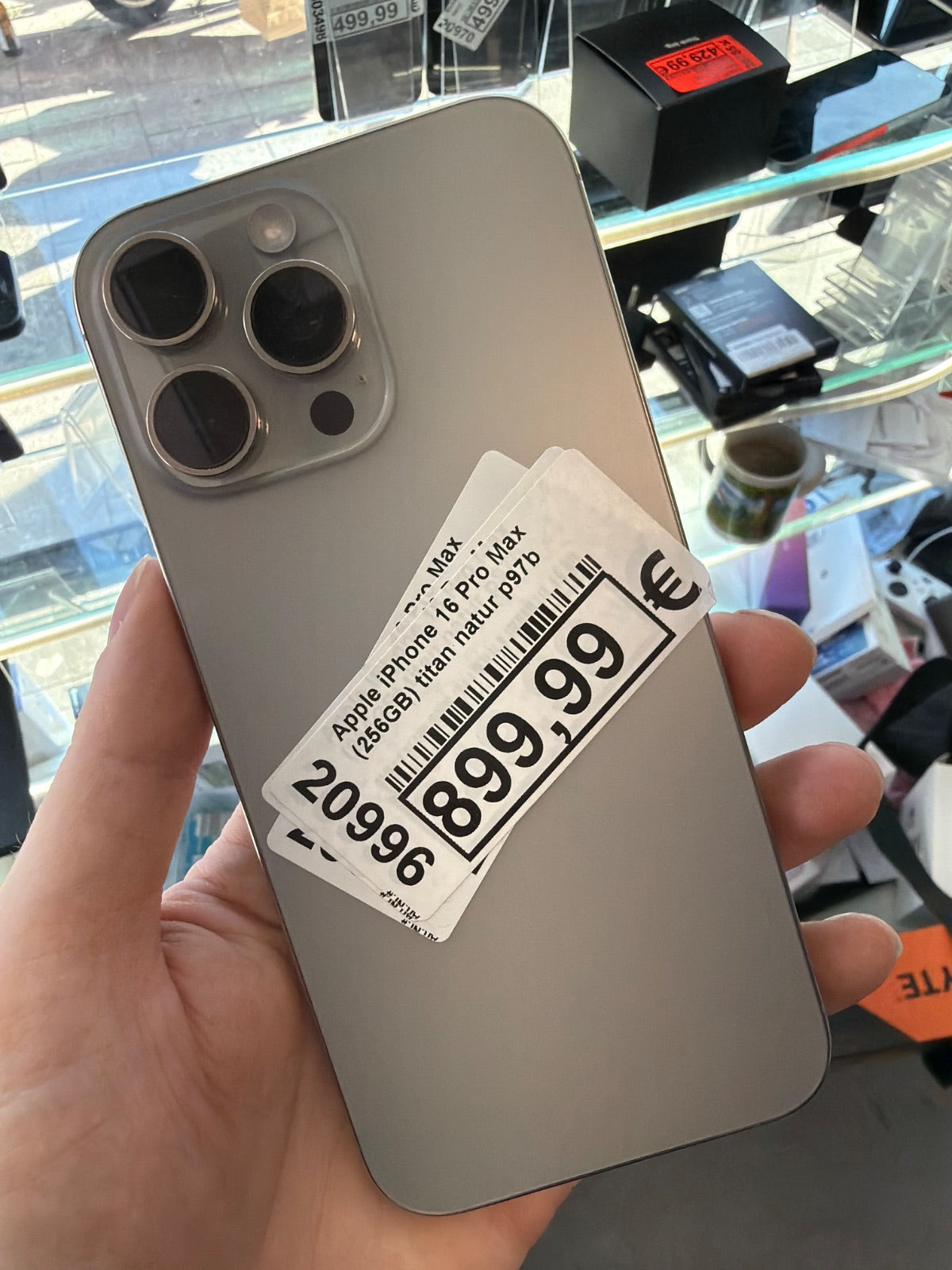 Apple iPhone 16 Pro Max (256GB) titan natur p97b