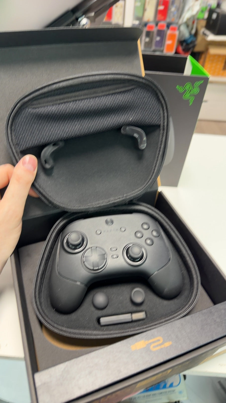Razer Wolverine V3 Pro Kabellos 8000 Hz HyperPolling TMR Analogsticks 4 Mausklic