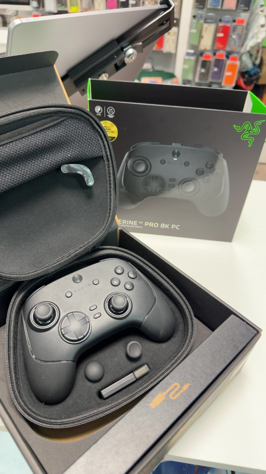 Razer Wolverine V3 Pro Kabellos 8000 Hz HyperPolling TMR Analogsticks 4 Mausklic