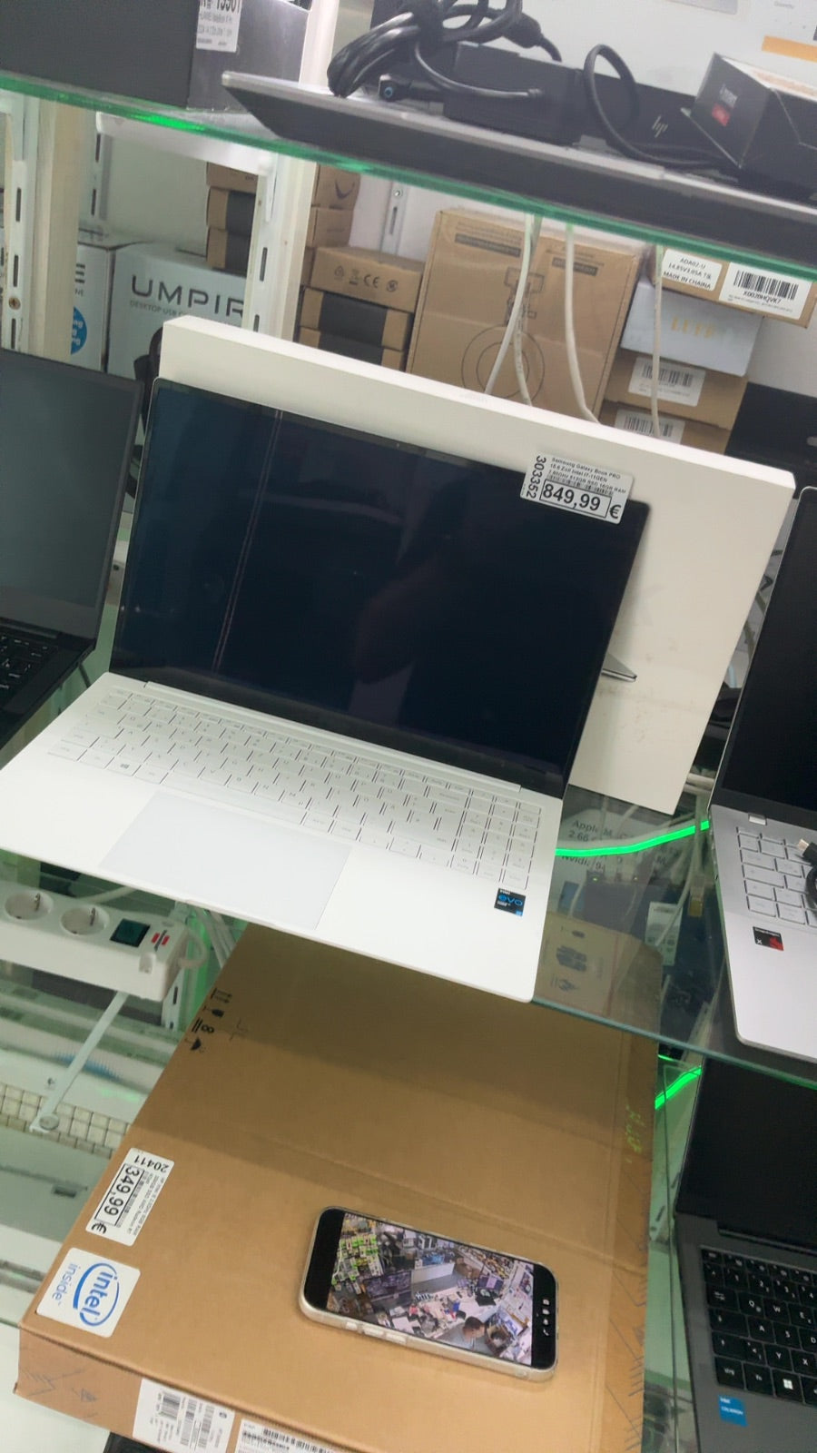 Samsung Galaxy Book PRO  15.6 Zoll Intel I7-11GEN 2.80GHz 512GB SSD 16GB RAM Iris Graphics (128MB VRAM)