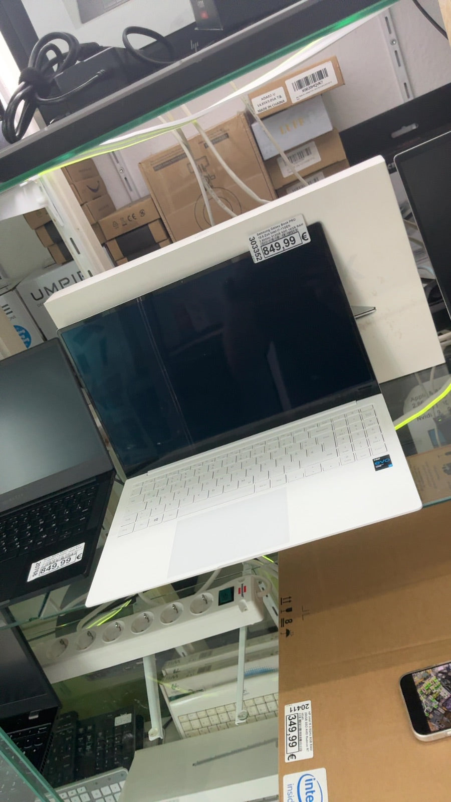 Samsung Galaxy Book PRO  15.6 Zoll Intel I7-11GEN 2.80GHz 512GB SSD 16GB RAM Iris Graphics (128MB VRAM)