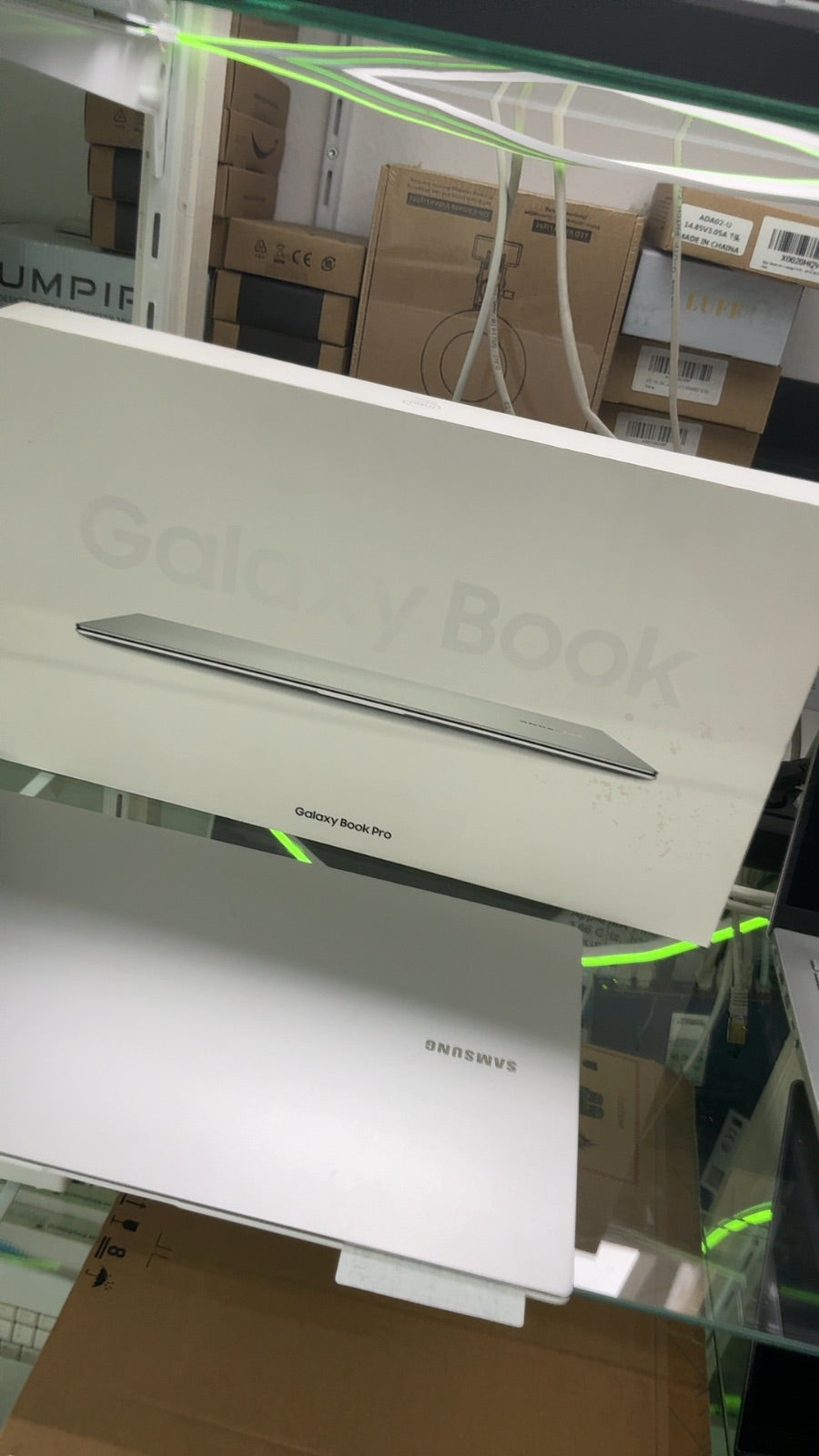 Samsung Galaxy Book PRO  15.6 Zoll Intel I7-11GEN 2.80GHz 512GB SSD 16GB RAM Iris Graphics (128MB VRAM)