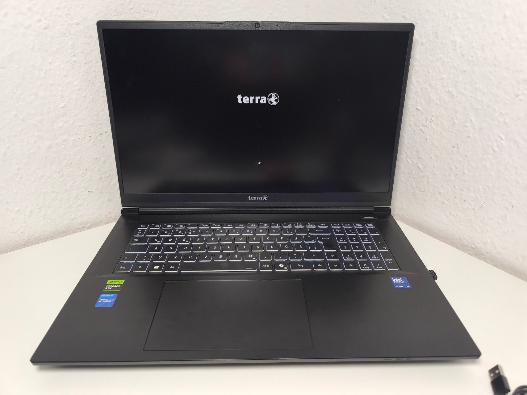 TERRA MOBILE GAMER ELITE 7,3", Intel Core Ultra 9 275HX 32GB Ram 2TB SSD NVIDIA GeForce RTX5070 8GB Win11