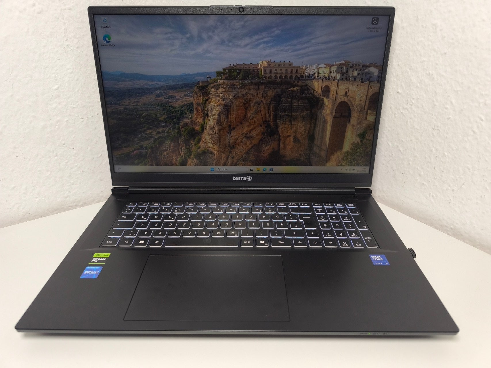 TERRA MOBILE GAMER ELITE 7,3", Intel Core Ultra 9 275HX 32GB Ram 2TB SSD NVIDIA GeForce RTX5070 8GB Win11 Hauptbild