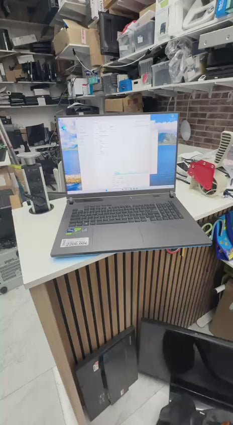 Laptop-Analyse Prozessor: Intel Core (grüner Sticker sichtbar)