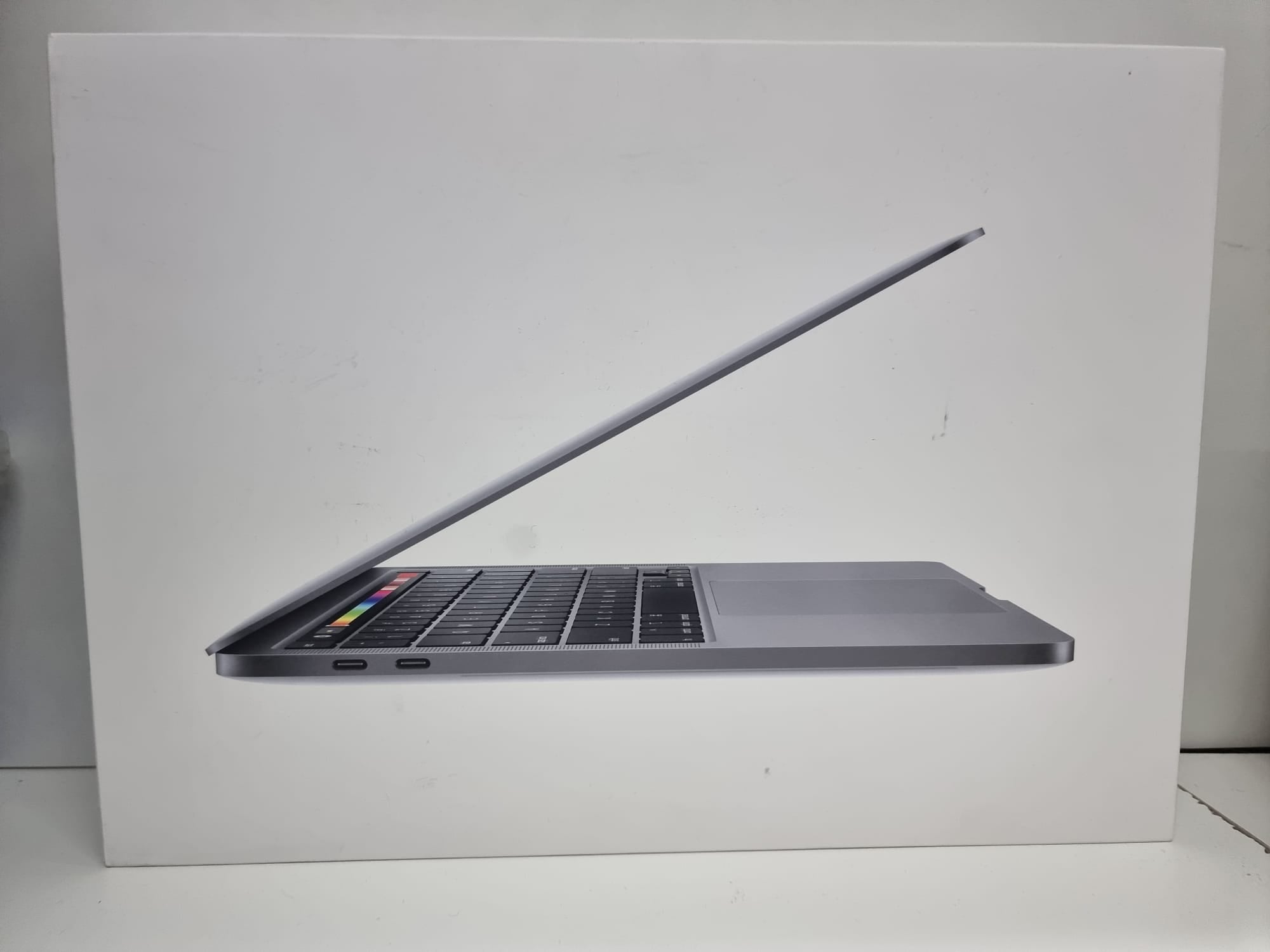 Apple MacBook Pro Retina TouchBar 13,3“ i5 2,0 Ghz 512 GB SSD 16 GB 2020 (Ladezyklen 745) Hauptbild