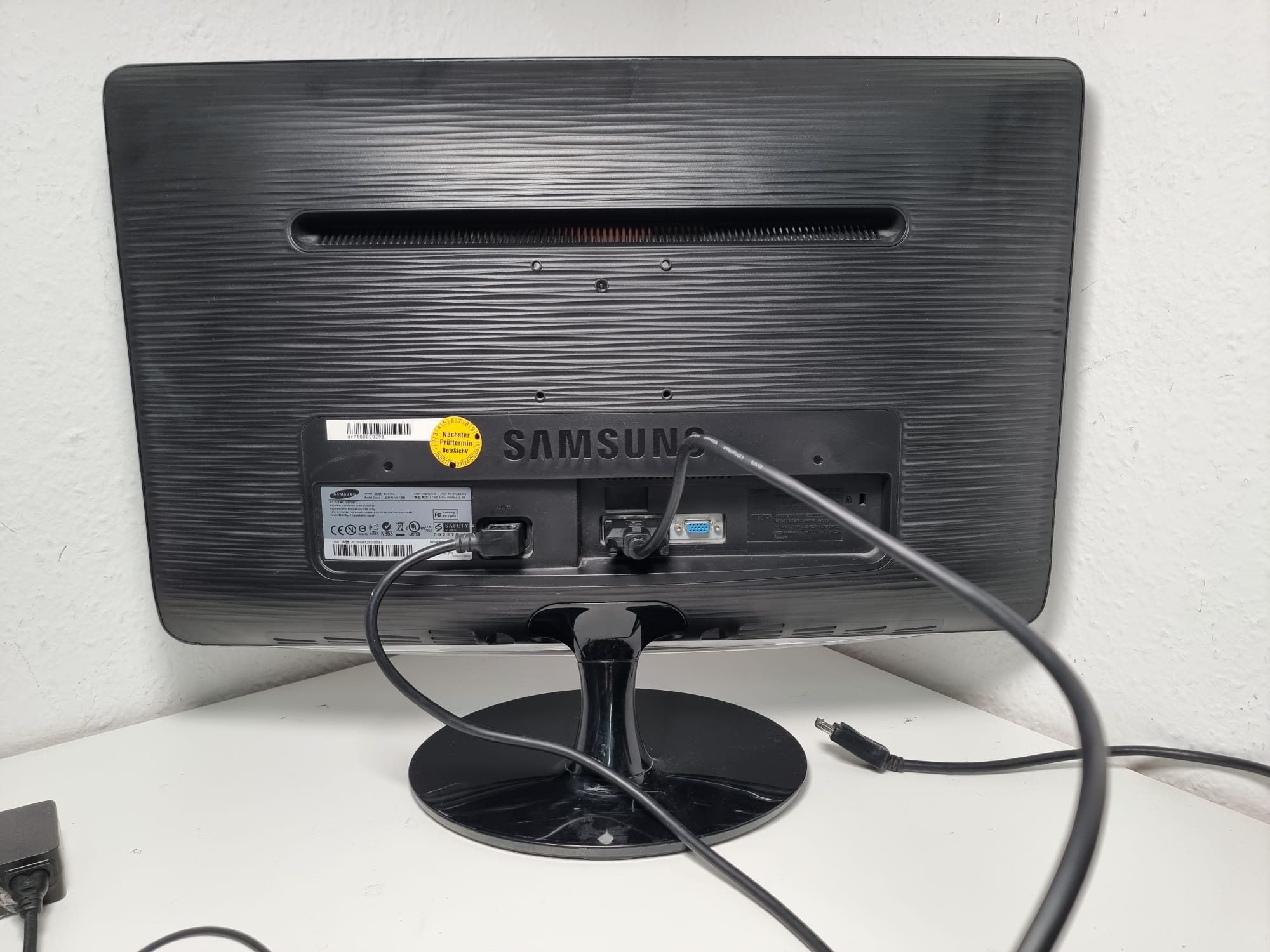 Samsung SyncMaster B2430L 61,0cm (24") TFT-Monitor (FULL HD 1920x1080, 5ms, DVI-D + VGA) Schwarz Zweitbild