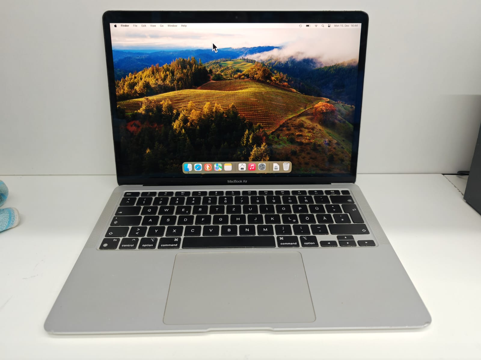 Apple MacBook Air 13" (2020) M1 7-Core GPU 3,2 GHz 8 GB Ram 256 GB SSD Zyklen 420 Silber Hauptbild
