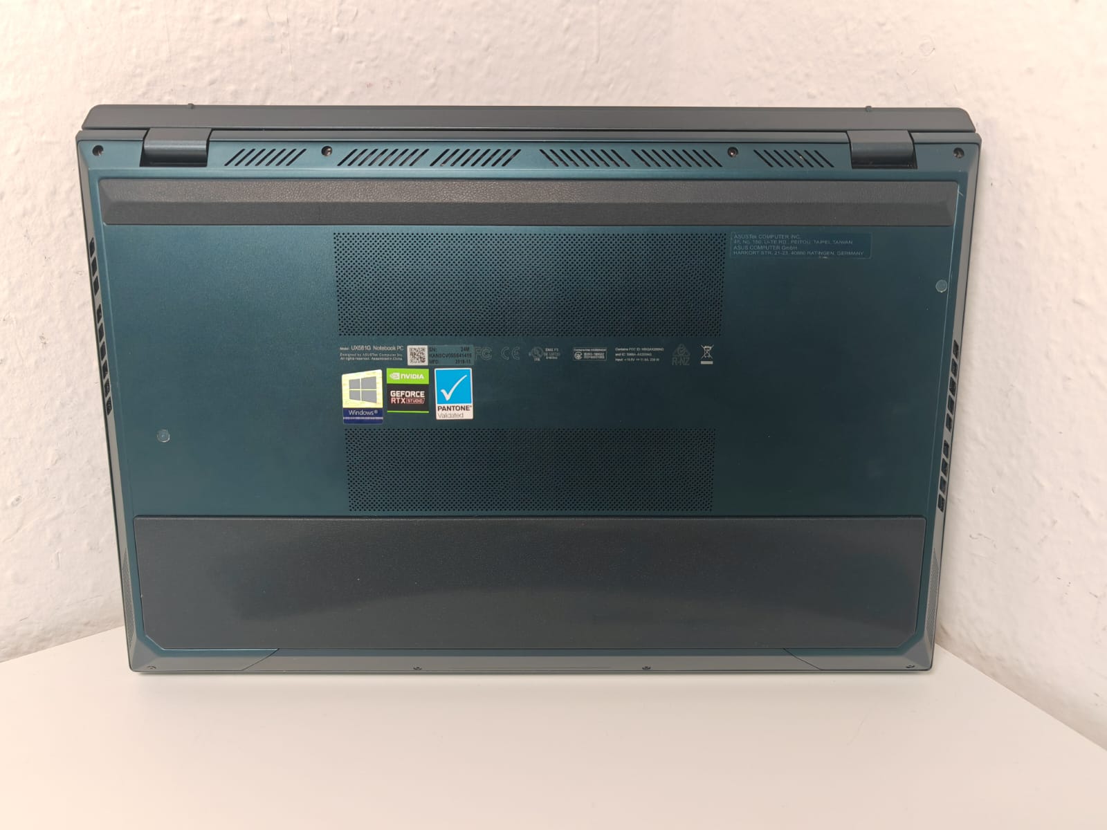 GeForce RTX 2060 6GB ASUS ZenBook Pro Duo 15 UX582LR i9-10980HK 16x2,40GHz 1TB SSD 32GB Ram